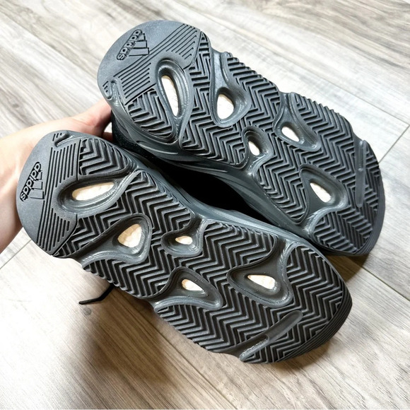 Adidas Yeezy Boost 700 V2 Vanta 9 - Picture 12 of 12